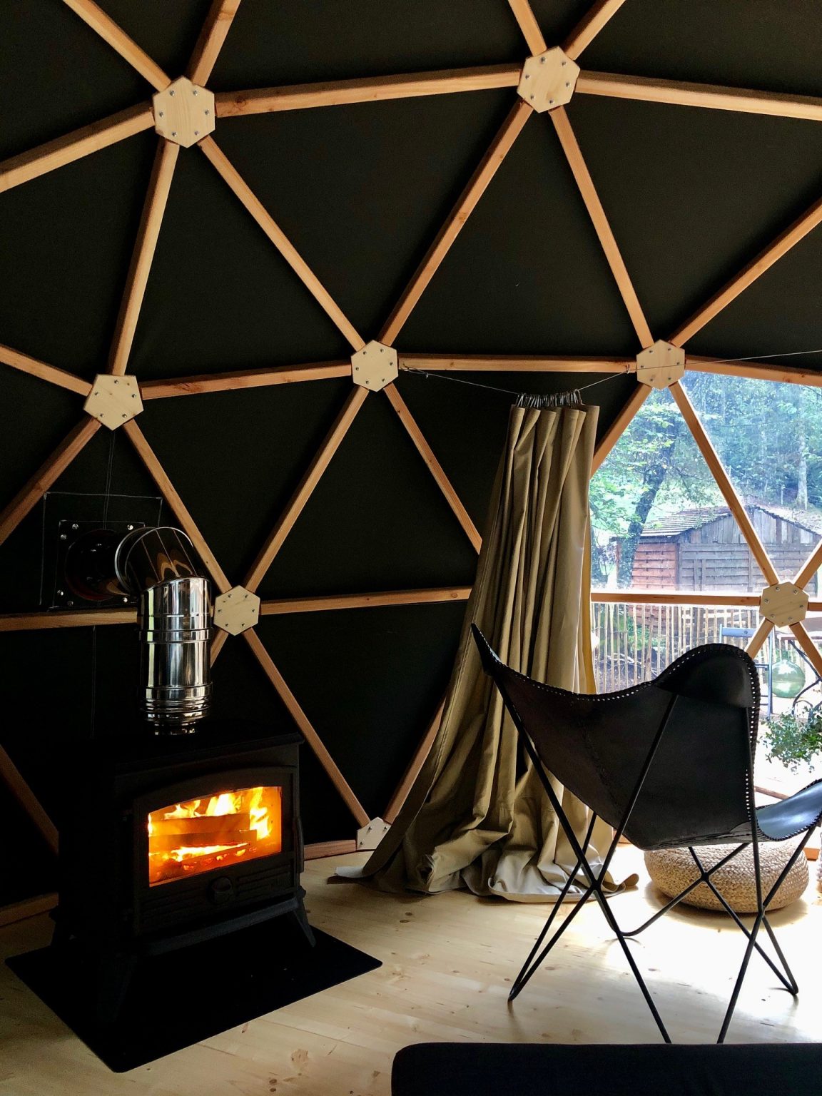 POELE A BOIS DOME LOGEMENT INSOLITE
